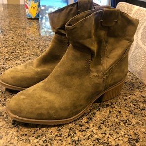 Brand New- army green booties